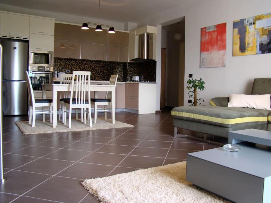 Exclusive Apartment Tirana Exterior photo